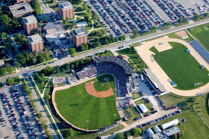 Fargo-Moorhead RedHawks vs. Lincoln Saltdogs